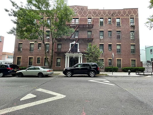 Rented by Karten Real Estate Services LLC | media 18