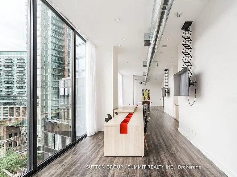 135 E Liberty St N #1507 — Photo 32