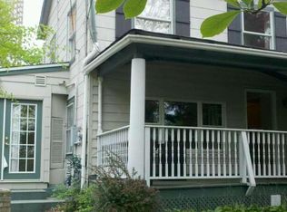 3 Leary Ln, Edgewater, NJ 07020