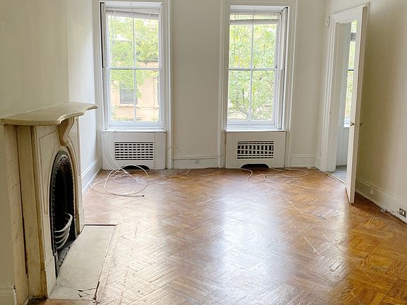 3rd image of 114 E 62nd St APT 4F
