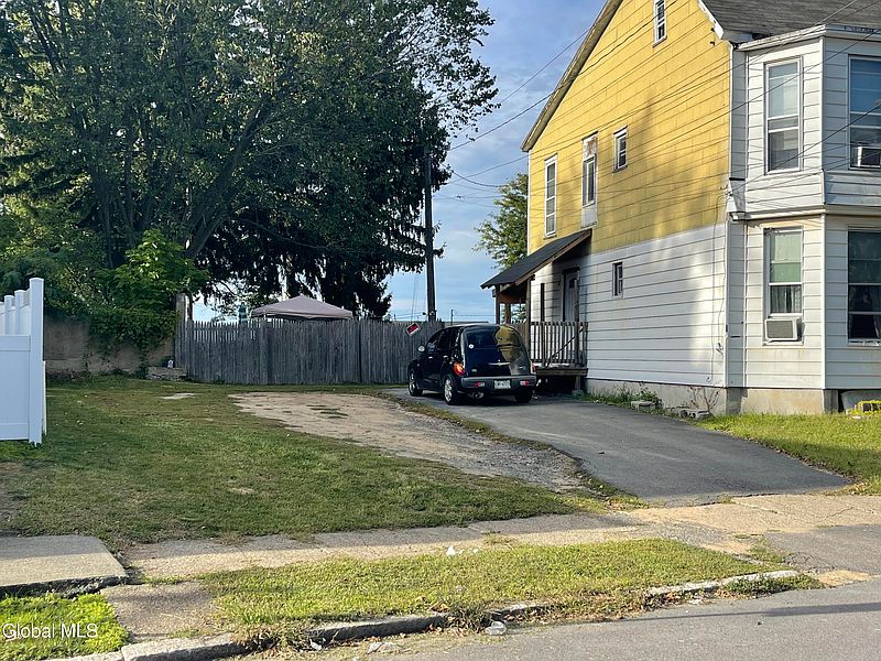 2nd image of 1106 2nd Avenue