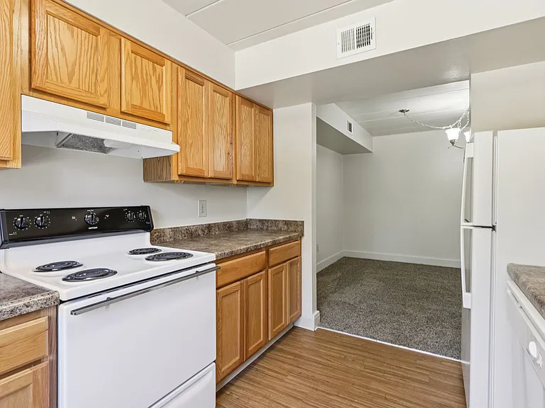 Heritage Park Apartments — Photo 12