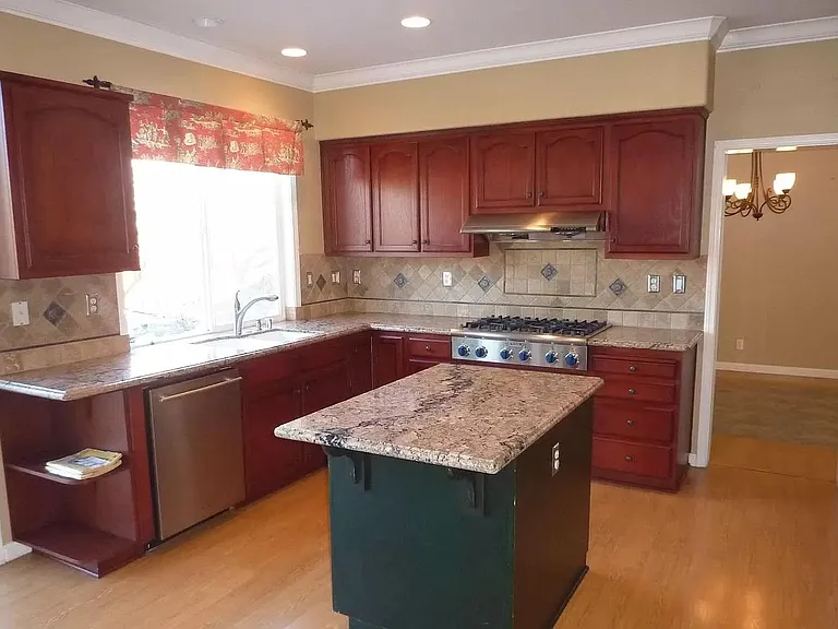 5460 Parkford Cir — Photo 4
