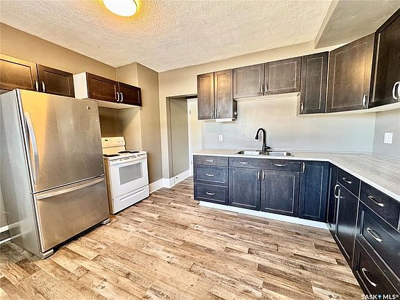 4th image of 1467 15th STREET W