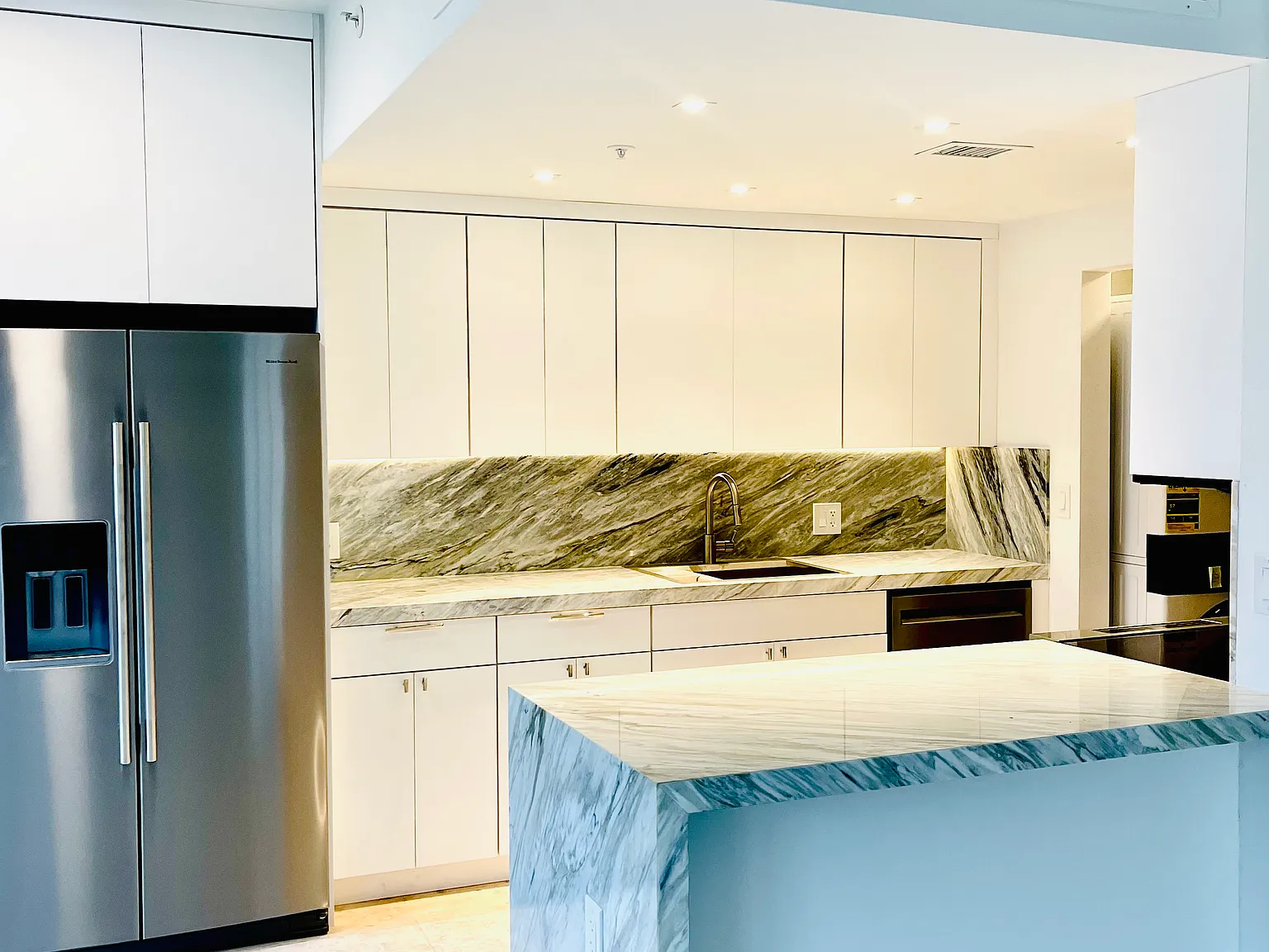 2 bed, 1150 sqft, $6,900 — Photo 3