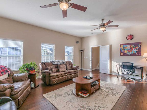 5th image of 115 Winding Valley Dr
