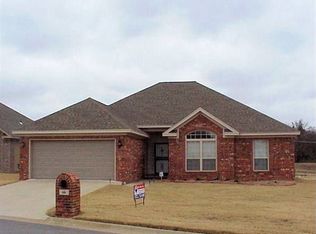 66 Chateaus Ln, Little Rock, AR 72210