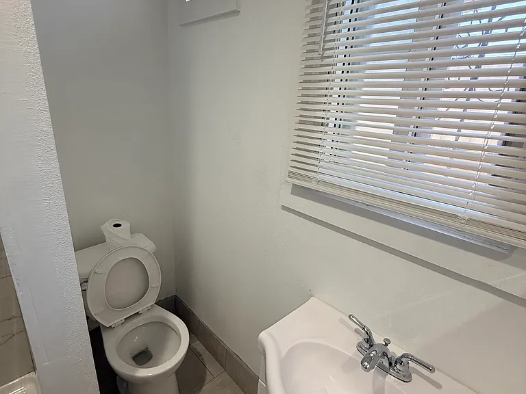 10025 S Gramercy Pl #1/4 — Photo 12