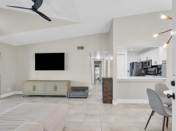 616 Sea Pine Way APT G3