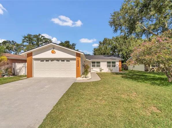 1632 Saint Catherine Dr E, Dunedin, FL 34698