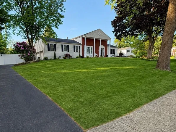 21 Cameron Ct, Freehold, NJ 07728