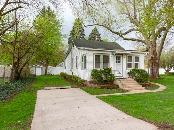 8500 E Rosemont Dr, New Carlisle, IN 46552