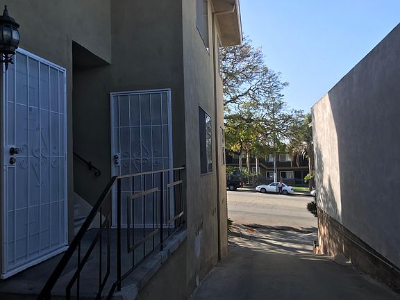 3rd image of 906 Centinela Ave APT 3