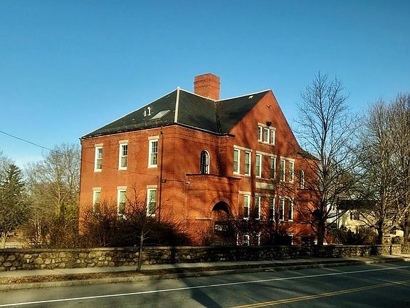 2nd image of 160 Salem St APT 202