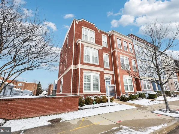 8956 Center St, Manassas, VA 20110