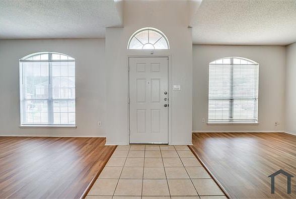 1st image of 2401 Redfield Dr