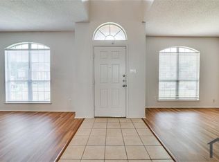 2401 Redfield Dr, Mesquite, TX 75181