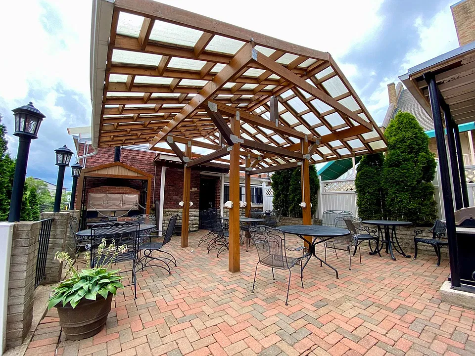 64 W McMillan St
