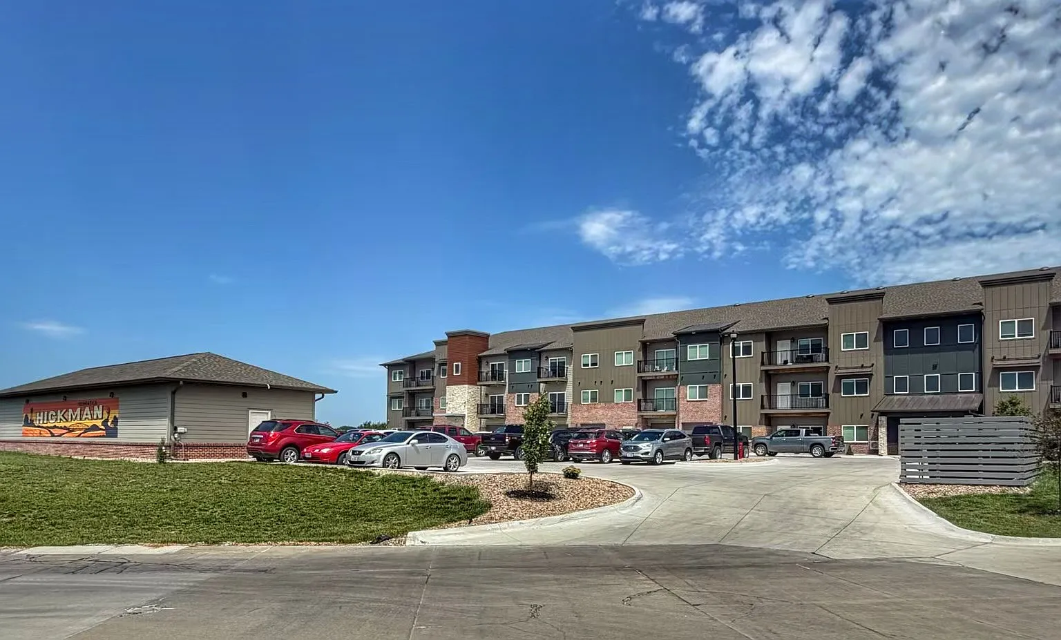 Hickman Hills Apartments — Photo 3