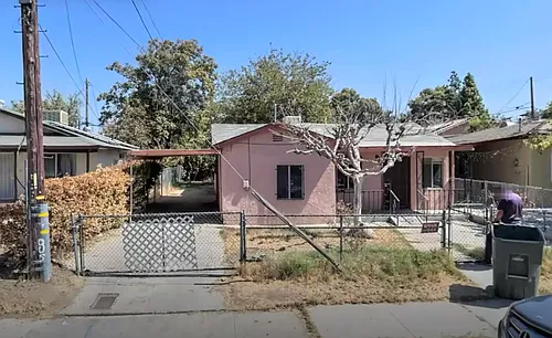 2203 Gage St Photo 1