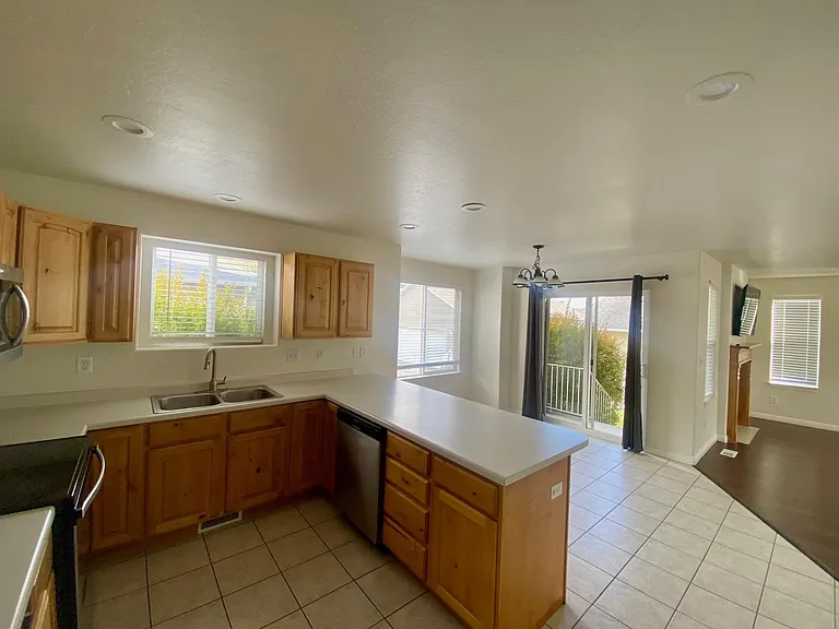 1297 S 1430 E — Photo 3