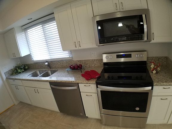 5th image of 104 E Ellis Dr