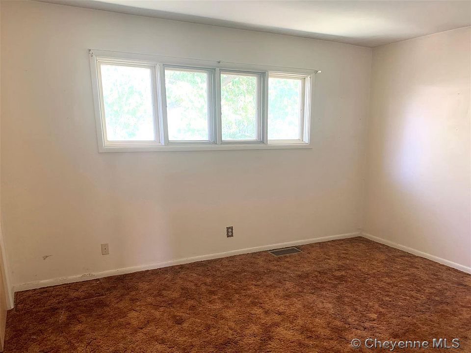 2nd image of 1916 Newton Dr