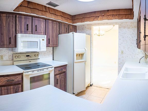 4th image of 916 Tall Pine Dr