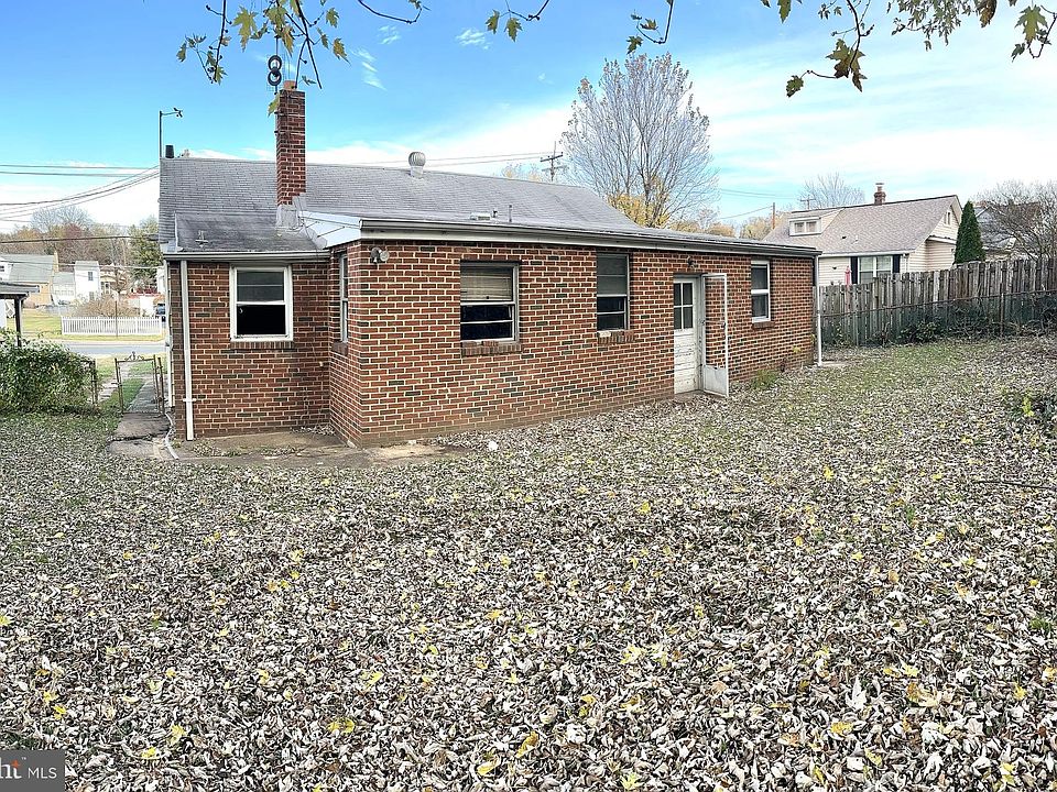 2nd image of 233 3rd Ave