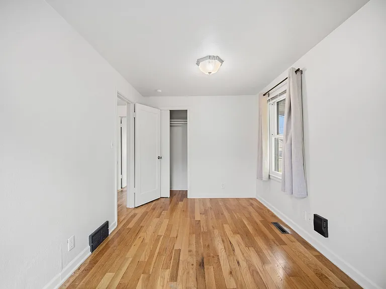 2403 W Everett Ave — Photo 24