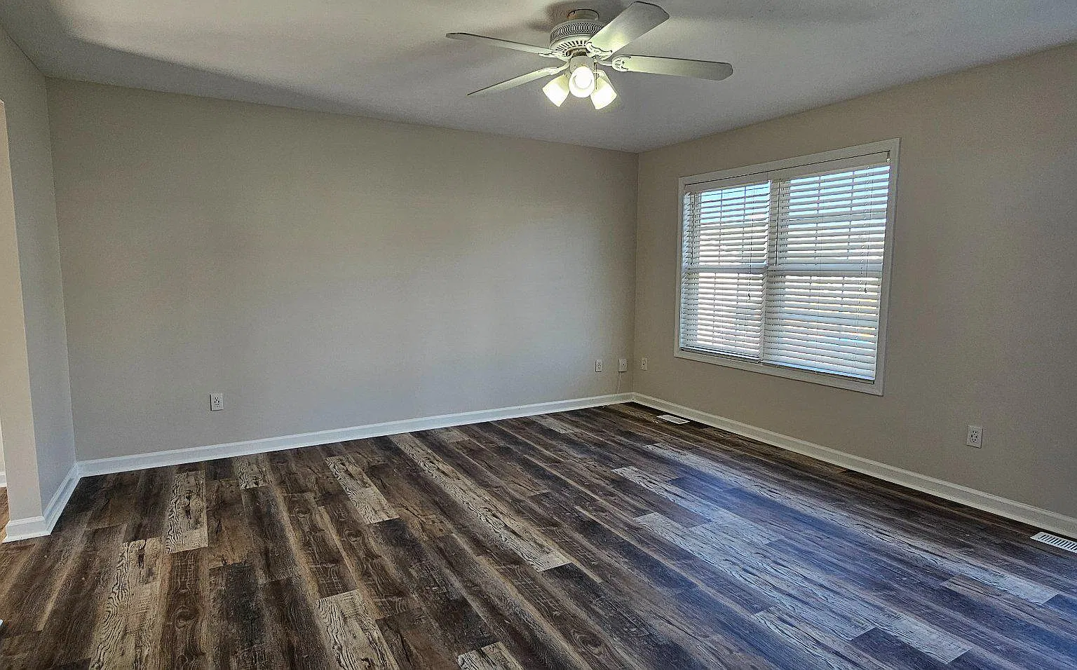 4 bed, 2.0 bath, 1995 sqft, $2,300 — Photo 2