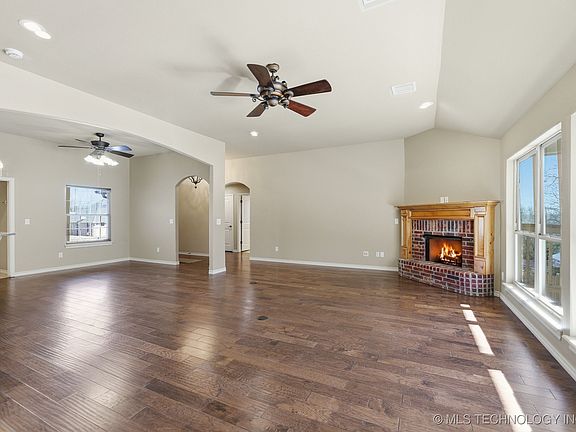 5th image of 1530 W Keeling Ave