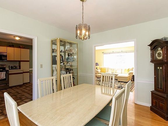 5th image of 250 Blue Hill Dr