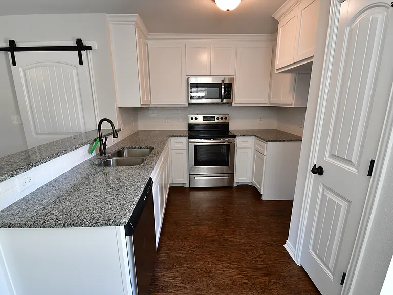 237 W Forest Ave — Photo 3