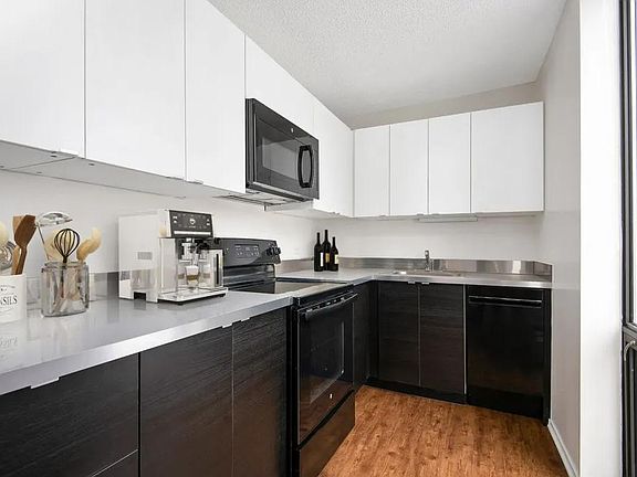2nd image of 1160 N La Salle Dr #12L