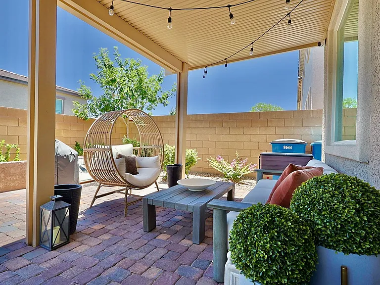 8644 Luse St — Photo 32