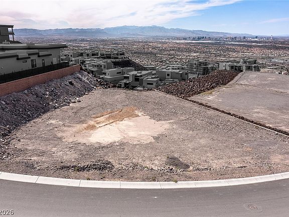 3rd image of 559 Grand Rim Dr