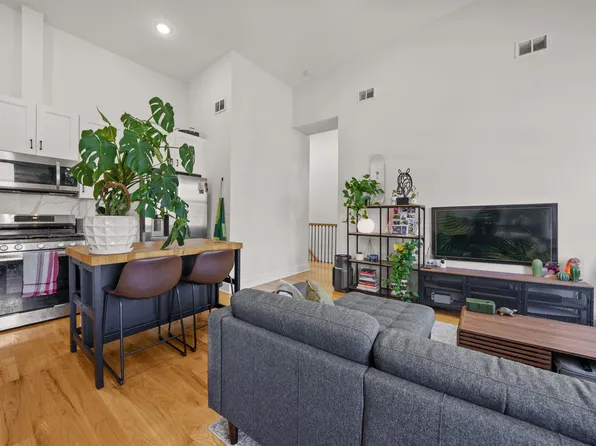 34 Van Reypen Street image 6 of 25