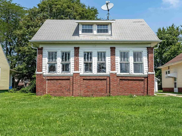 429 E Fort St, Farmington, IL 61531