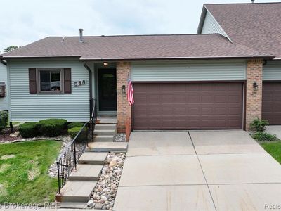 588 Oakbrook Cir, Flushing, MI, 48433