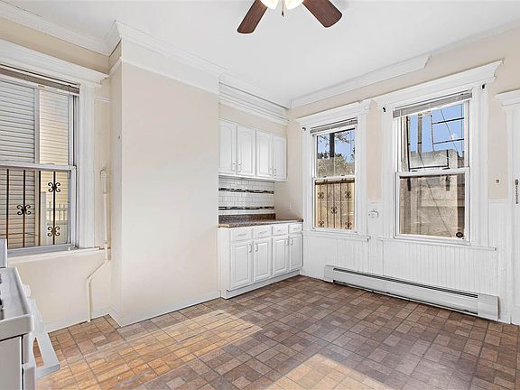 5th image of 893 Montgomery St Unit 1L