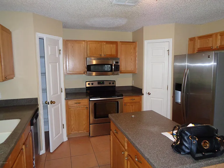 1677 Sawgrass Dr SW — Photo 3