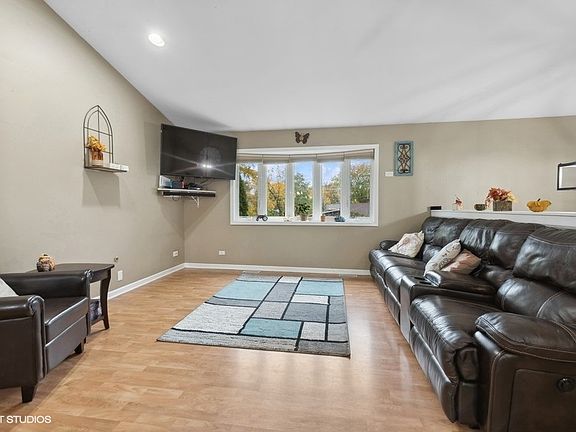 3rd image of 36901 N Oakwood Dr