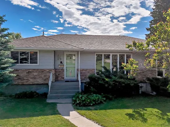 42 W Cardiff Dr NW, Calgary, AB T2K 1R5