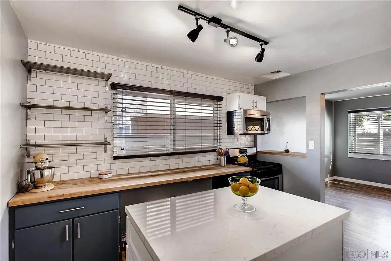 2 bed, 1.0 bath, 850 sqft, $3,495 — Photo 2