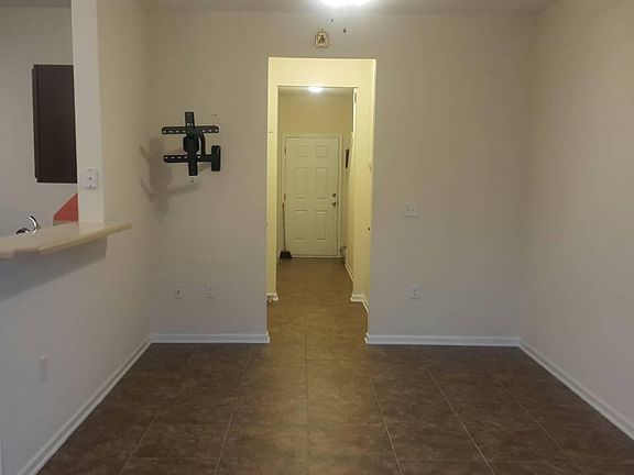 4th image of 75 Moultrie Village Ln