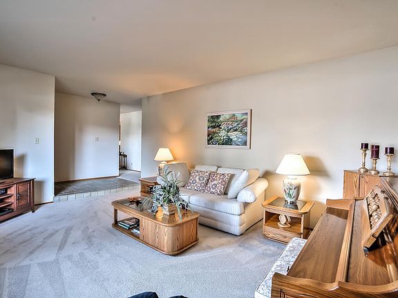 4th image of 7950 Hansom Dr