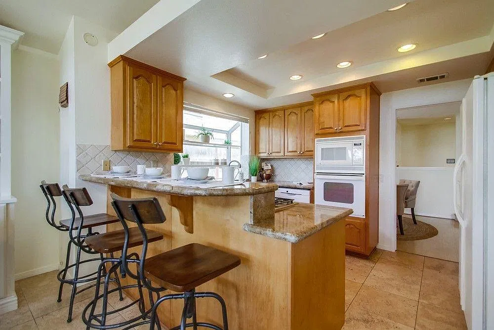 3 bed, 2.5 bath, 1800 sqft, $4,795 — Photo 2