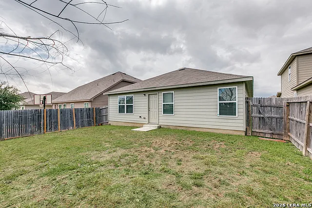 9019 Gibbons Trce — Photo 31