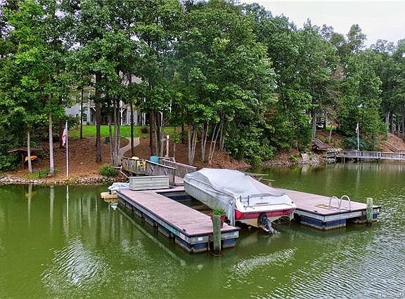 3rd image of 218 Wildwood Cove Dr